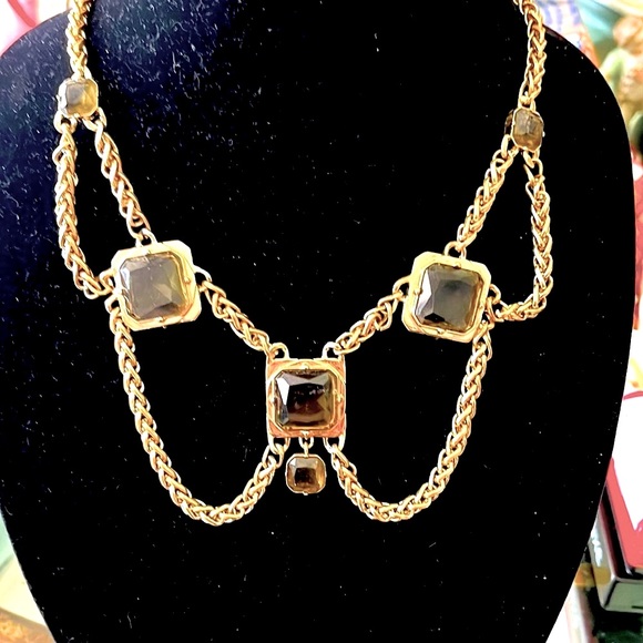 Lavallière necklace with topaz colored faceted stones framed in gold tone - Picture 4 of 8